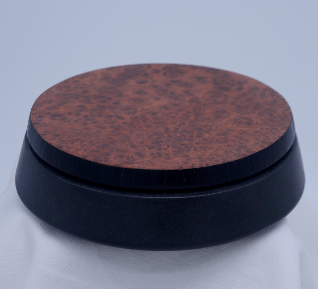 Atelier ZIAM - Frederic TALLIN
Grés, Paille, Placage bois